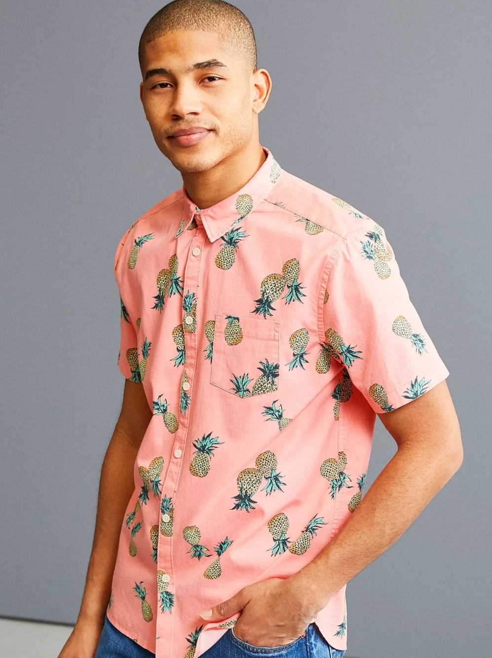 Urban Outfitters / UO Pineapple Toss Short Sleeve Button-Down Shirt, Size Small